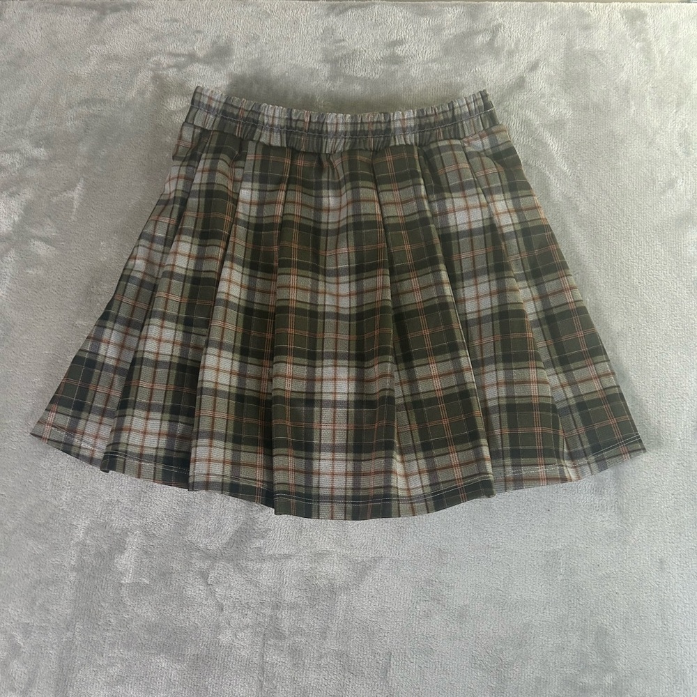 Halara high waisted 2 in 1 pocket green plaid pleated skirt - Picture 6 of 11